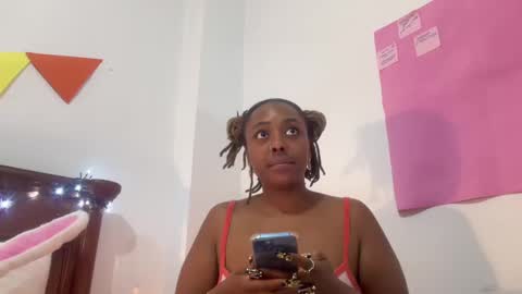 Snapshot of chocolatecakequeen chatting on October 28, 12:22 am ChocolateCakeQueen online show from October 28, 12:22 am