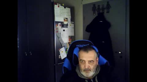 Chris online show from November 8, 12:30 pm