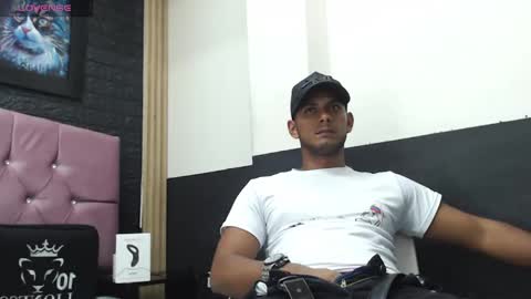 chris_dick23 online show from March 7, 3:19 am