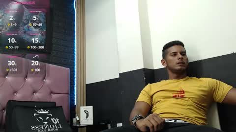 chris_dick23 online show from February 25, 3:20 am