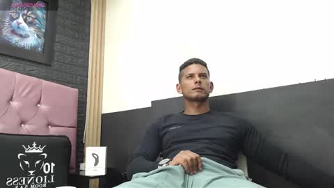 chris_dick23 online show from February 20, 5:12 am