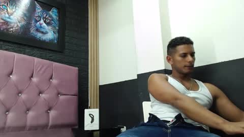 chris_dick23 online show from February 8, 3:52 am