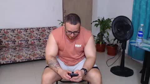 Snapshot of chris_huntter chatting on September 18, 12:03 am chris_huntter online show from September 18, 12:03 am