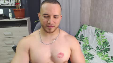 Snapshot of chris_huntter chatting on February 7, 9:58 pm chris_huntter online show from February 7, 9:58 pm