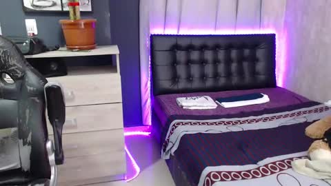 Snapshot of chris_huntter chatting on March 7, 8:33 pm chris_huntter online show from March 7, 8:33 pm