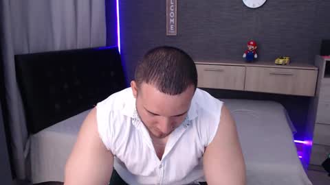 Snapshot of chris_huntter chatting on October 2, 1:59 am chris_huntter online show from October 2, 1:59 am