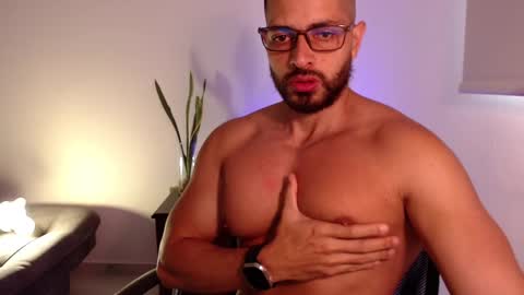 Snapshot of chris_magnum_ chatting on March 2, 2:32 pm cris Twitter magnum101010 insta magnumc20 online show from March 2, 2:32 pm