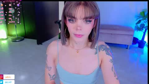 Snapshot of chris_parker01 chatting on March 11, 12:28 pm juli Instagram july rv17 - Twitter juli rv17 online show from March 11, 12:28 pm