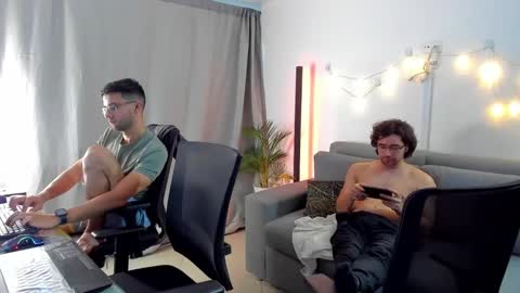 Im Chirs IM MODEL INDEPENDT online show from March 12, 4:19 am