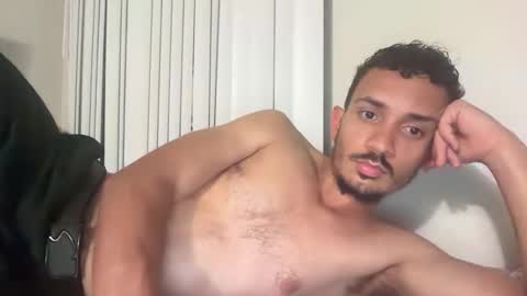 chrislover2125 online show from April 17, 4:26 am