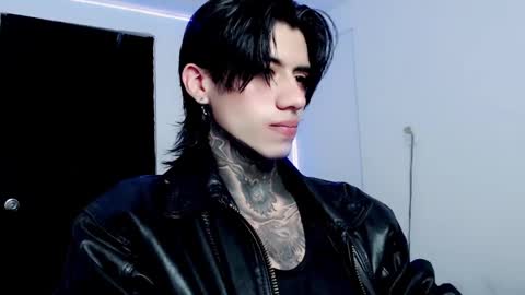 Snapshot of chriss_opp chatting on February 17, 11:11 pm CHRIS  INDEPENT MODEL online show from February 17, 11:11 pm