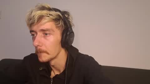 Christopher online show from December 20, 6:37 pm