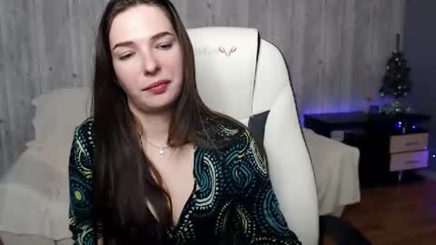 Christi online show from December 12, 10:02 am