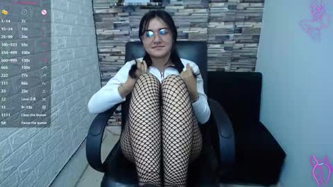 Hey love im Chrissy. Welcome to paradise online show from November 13, 11:40 pm