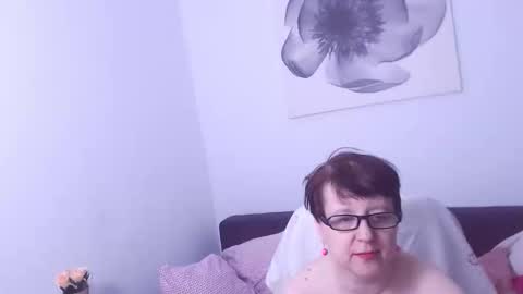 Snapshot of christarose chatting on September 19, 6:44 pm Christa online show from September 19, 6:44 pm