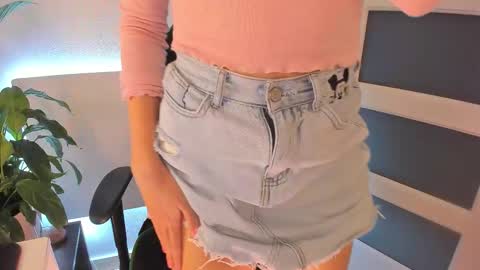 Snapshot of christine_cardo chatting on October 2, 10:19 pm Christine Cardo online show from October 2, 10:19 pm