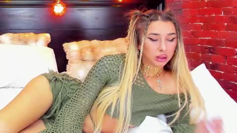 christyna_ross online show from February 1, 8:39 pm