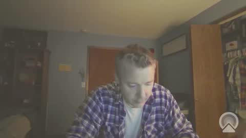 chrisw8121 online show from April 8, 2:58 am