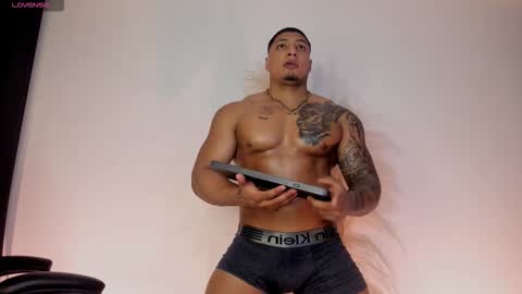 Snapshot of chrizmacgregor chatting on October 17, 5:00 am chrizmacgregor online show from October 17, 5:00 am