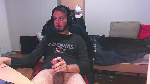 Chromefox123 online show from December 15, 7:54 pm