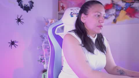 Snapshot of cielo_andrade chatting on October 16, 12:49 pm Cielo online show from October 16, 12:49 pm