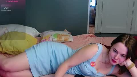 Snapshot of cindywood chatting on October 14, 5:21 am Cindy online show from October 14, 5:21 am