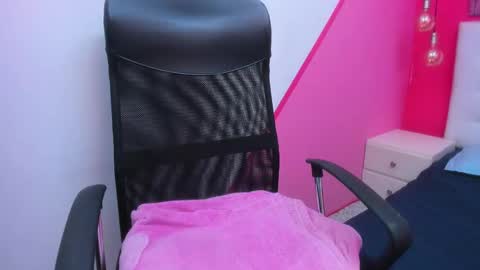 Snapshot of claire_aristizabal chatting on February 2, 4:15 am claire aristizabal online show from February 2, 4:15 am