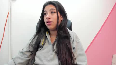 Snapshot of claire_aristizabal chatting on February 14, 3:54 am claire aristizabal online show from February 14, 3:54 am