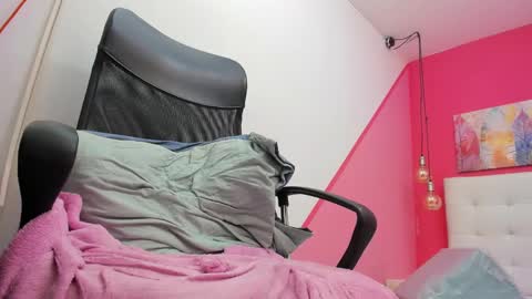 Snapshot of claire_aristizabal chatting on February 20, 7:12 am claire aristizabal online show from February 20, 7:12 am