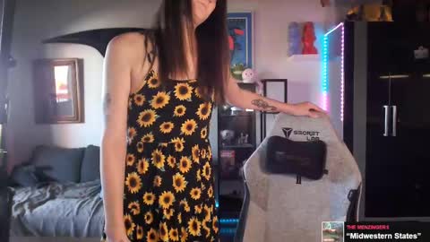 Snapshot of clairedelilah chatting on February 22, 8:09 pm Clairedelilah online show from February 22, 8:09 pm