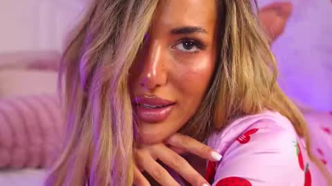 Snapshot of clarahazell chatting on October 11, 5:01 am ClaraHazel online show from October 11, 5:01 am