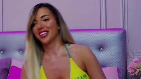 Snapshot of clarahazell chatting on February 18, 11:33 am ClaraHazel online show from February 18, 11:33 am
