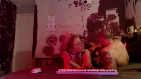 TrueRomanceSluts online show from March 20, 3:33 am