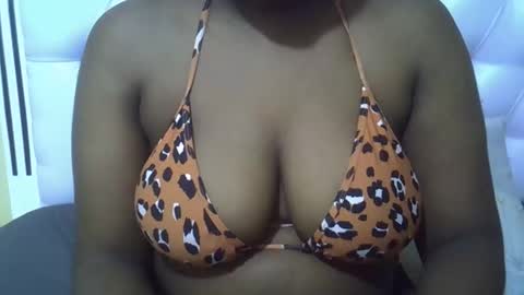Snapshot of classy_zoey chatting on October 21, 5:01 am classy_zoey online show from October 21, 5:01 am