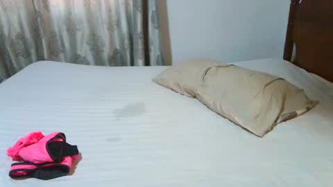 Snapshot of classyhornybabe chatting on February 14, 12:14 pm Angel online show from February 14, 12:14 pm
