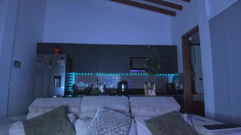 claytonburgues online show from February 10, 6:16 am