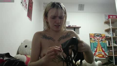  CLOE  online show from April 23, 6:42 pm