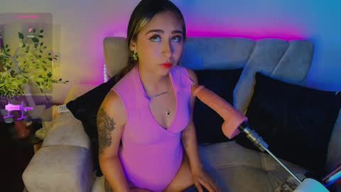 cloe_martinezz_ online show from May 13, 2:43 am