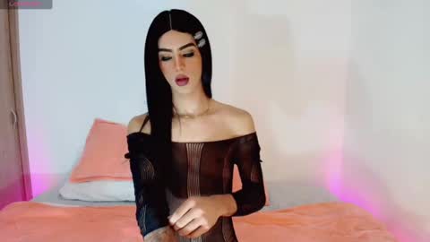 CLOE REMINTON online show from January 27, 7:35 am