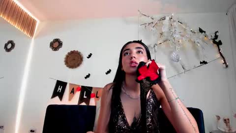 Snapshot of cloe_taylor__ chatting on October 16, 4:34 am CLOE online show from October 16, 4:34 am