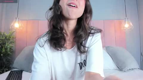 C L O E  online show from October 26, 4:46 am