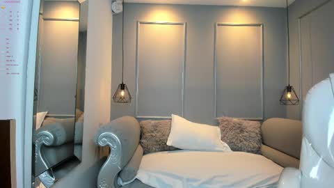 Cloe online show from January 8, 12:00 pm