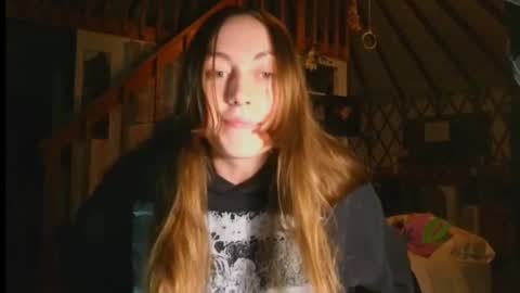 Snapshot of clover_tully chatting on March 11, 4:19 am Clover online show from March 11, 4:19 am