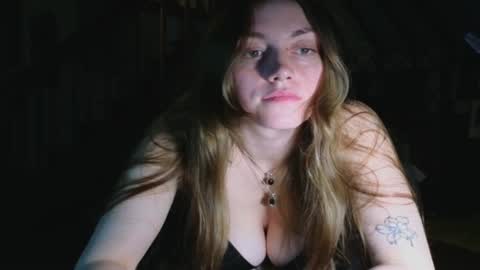 Snapshot of clover_tully chatting on February 7, 4:27 am Clover online show from February 7, 4:27 am