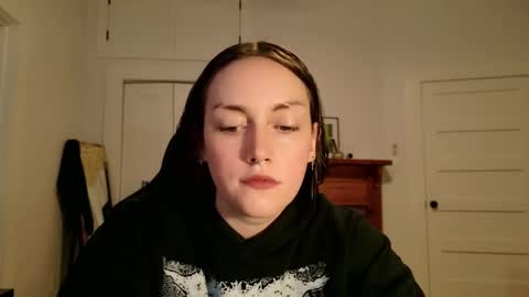 Snapshot of clover_tully chatting on October 22, 4:37 am Clover online show from October 22, 4:37 am