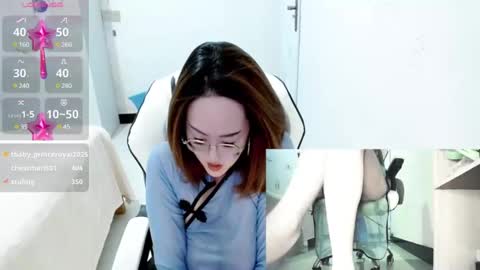 Snapshot of coco_coo chatting on January 19, 8:29 am coco online show from January 19, 8:29 am