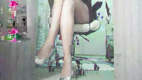 Snapshot of coco_coo chatting on October 13, 2:24 am coco online show from October 13, 2:24 am