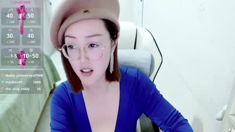 Snapshot of coco_coo chatting on February 22, 7:56 am coco online show from February 22, 7:56 am