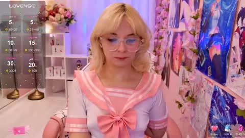 Snapshot of coconut_mia chatting on September 23, 3:17 pm Mia online show from September 23, 3:17 pm