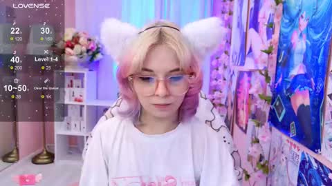 Snapshot of coconut_mia chatting on October 13, 3:47 pm Mia online show from October 13, 3:47 pm